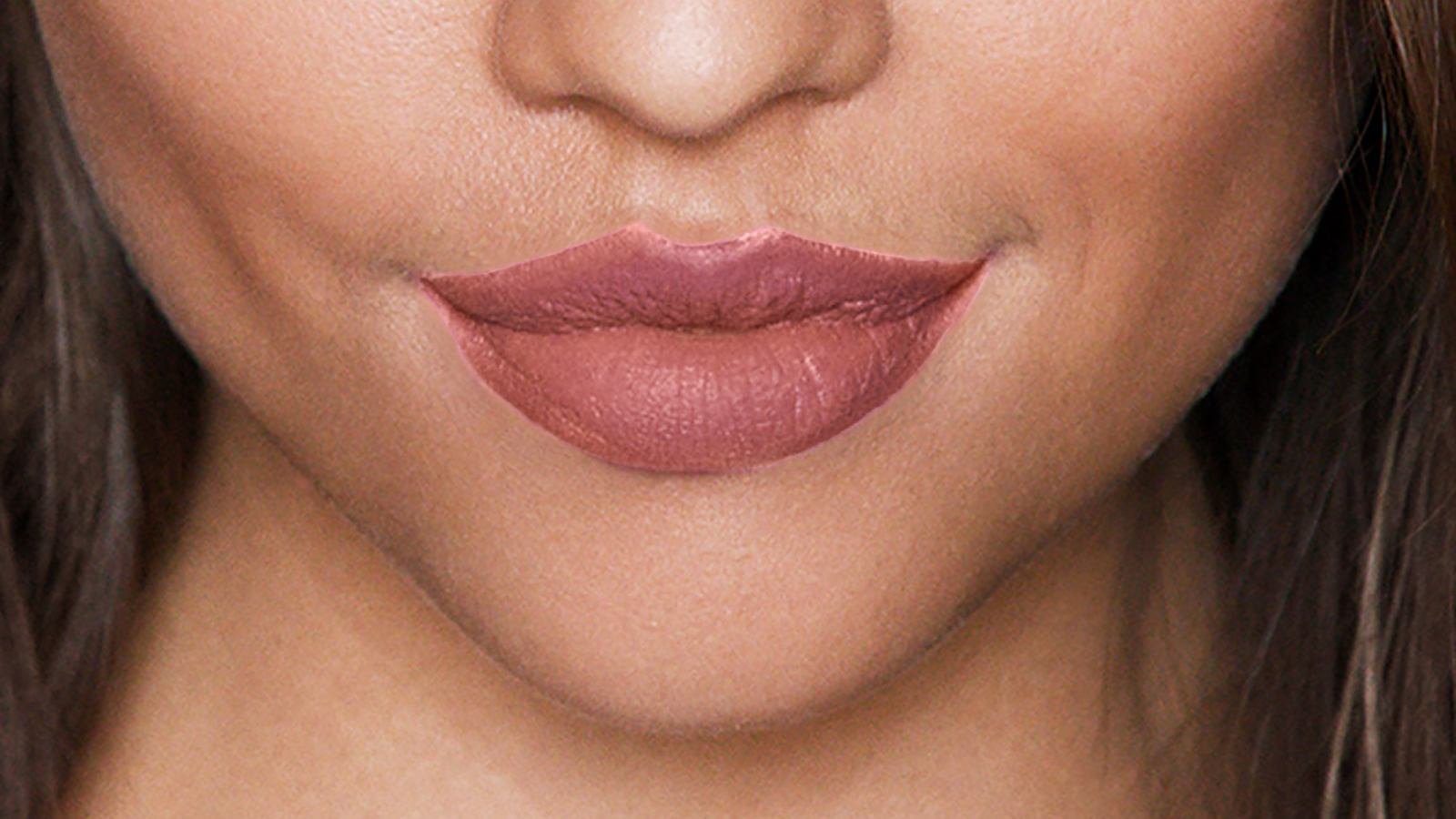 maybellinesuperstaymatteinkliquidmattelipstickapplicationmakeuptipsfullwidthimagewithcopymainimage16