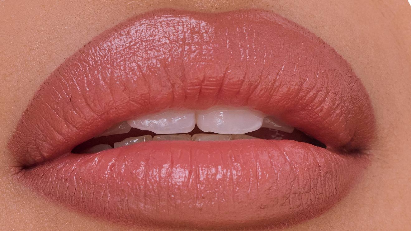 Maybelline Nude Tonlarda Serum Etkili Rujlu Dudak
