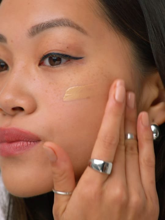 Pürüzsüz fondöten nasıl sürülür?